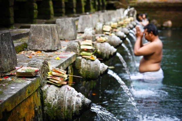 Tirta-Empul-Temple-620x413 10 Incredible Scenes from Bali