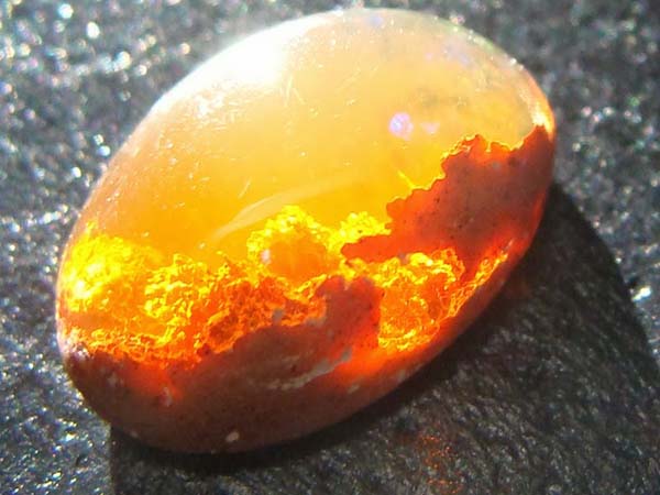 8 Photos of the Hidden Worlds Inside an Opal