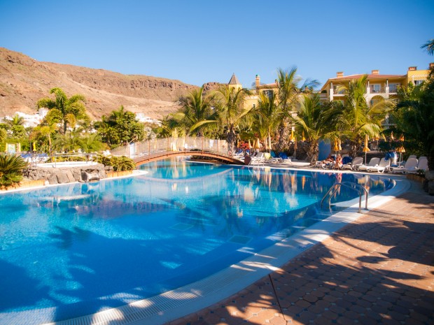 Cordial-Mogán-Playa-hotel-Mogán-Gran-Canaria-Spain-620x465 10 Mind-Blowing Hotel Pools