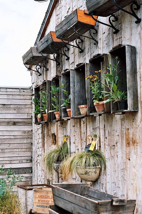 15 Awesome Ideas How To Reuse Vintage Crates