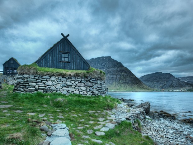 Homes-in-the-Land-of-the-Panserbjørne-620x465 10 Magnificent Isolated Places For Relaxing