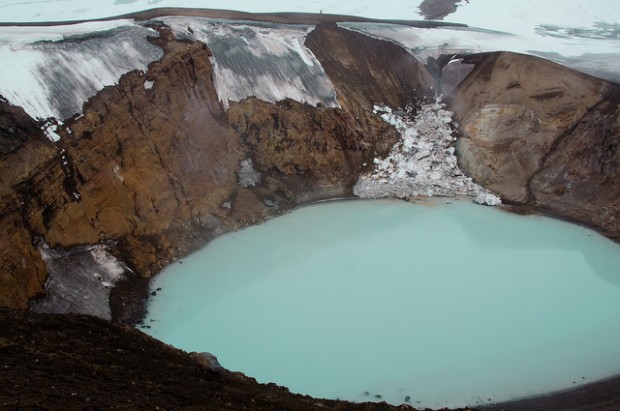 Discover World's Unusual Geothermal Lake, Viti