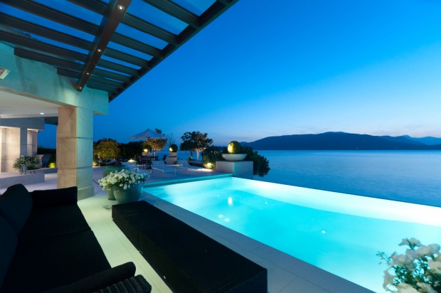 Would You Like to Swim in Those 10 Infinity Pools?