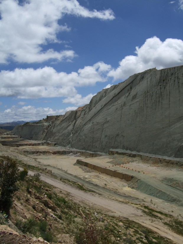 Explore El Molino Dinosaurs tracks in Cal Orcko in Bolivia