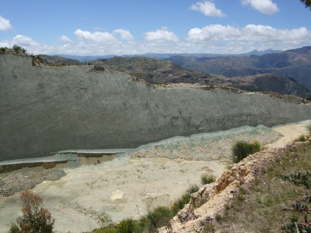 Explore El Molino Dinosaurs tracks in Cal Orcko in Bolivia