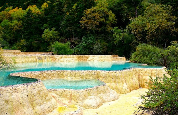 Take a Rest in Huanglong Hot Springs in Sichuan