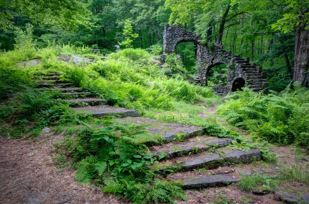 Madame-Sherri’s-Castle-Ruins-New-Hampshire-1-620x411 7 Auburn Transformations in the Fall