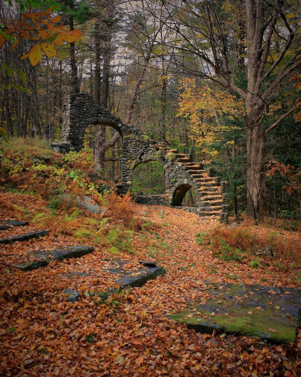 Madame-Sherri’s-Castle-Ruins-New-Hampshire-2-620x775 7 Auburn Transformations in the Fall