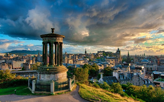 Feel The Magic of Edinburgh, The Capital City of Scotland