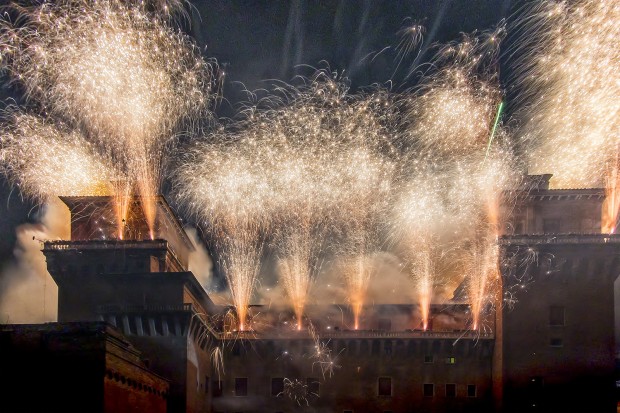 17 Photos of the Great Fireworks at New Year's Eve 2014