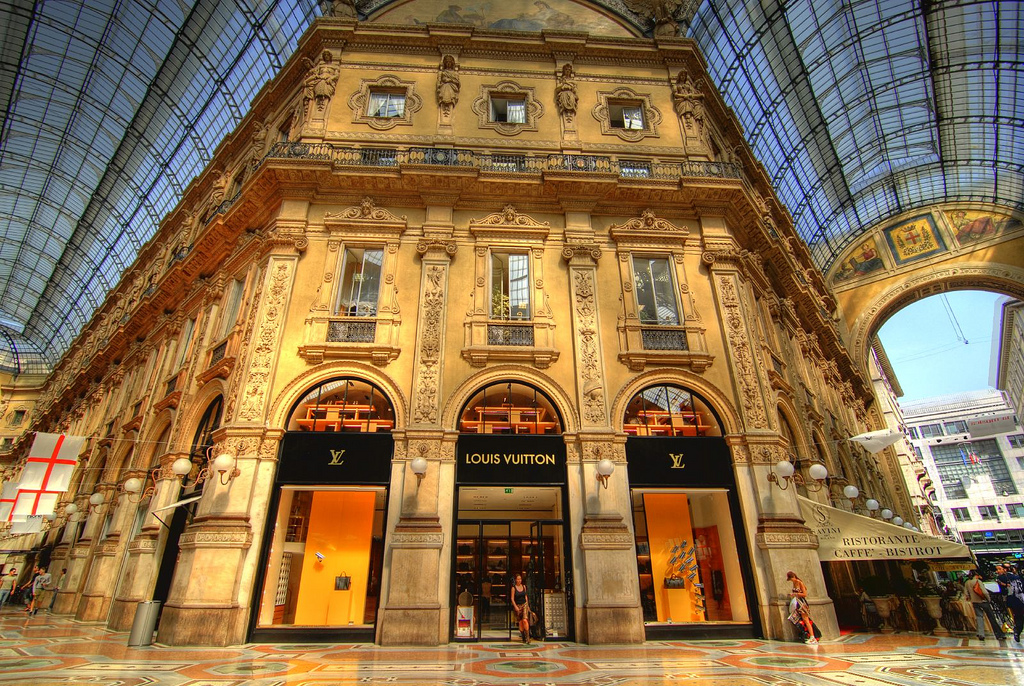 TOP 7 Tips for Shopping in Milan