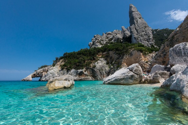 Orosei-Gulf-Cala-Goloritzè-Italian-National-Monument-155-km-to-Olbia-620x414 13 Slightly Different Photos from Italy