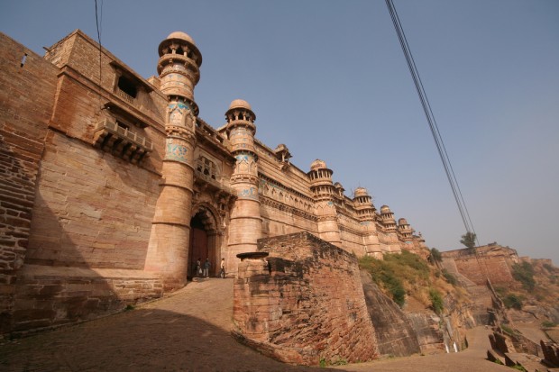 Visit and Explore the Beauty of the Magnificent Forts in India