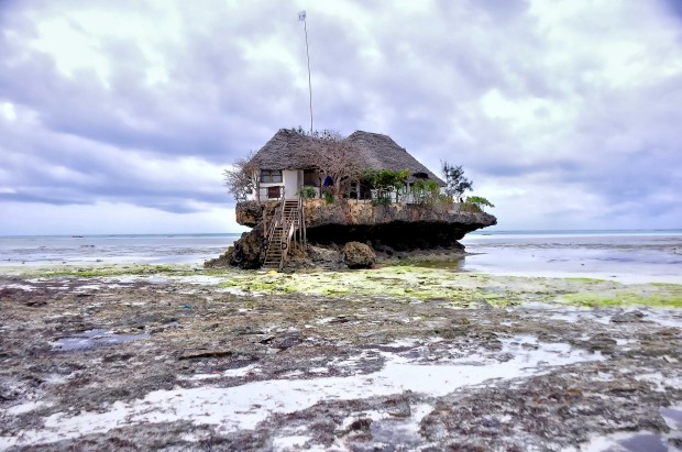 Rock Restaurant Floats in the Middle of Indian Ocean