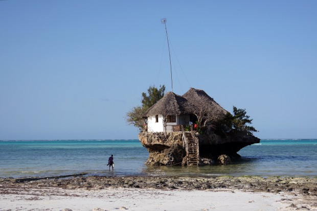 Rock Restaurant Floats in the Middle of Indian Ocean
