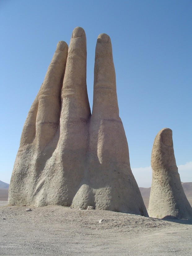 „Hand of the Desert“ – Hand of Injustice, Sadness and Torture