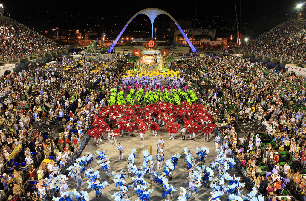 Rio de Janeiro Carnival – Samba Dancing and Unforgettable Entertainment