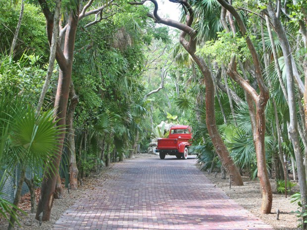 How to Properly Paint Your Driveway How to Properly Paint Your Driveway