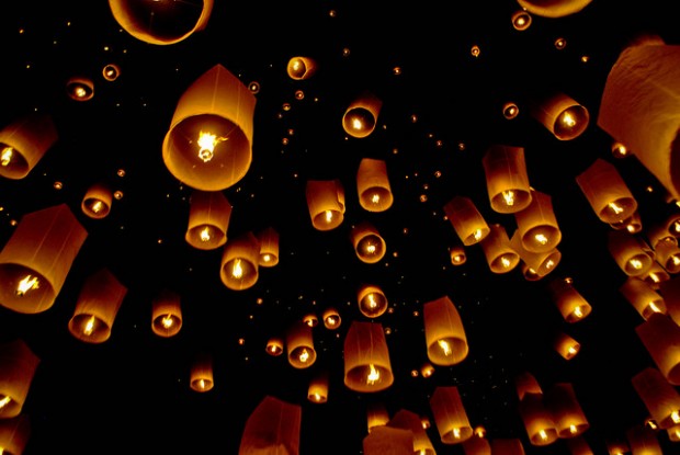 Loi Kratong - Festival When The Sky And The Water Sparkle Loi Kratong - Festival When The Sky And The Water Sparkle