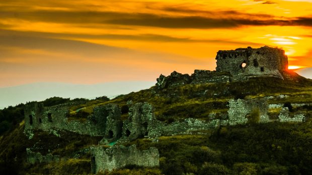 Unique Tourist Destinations of Ireland Unique Tourist Destinations of Ireland
