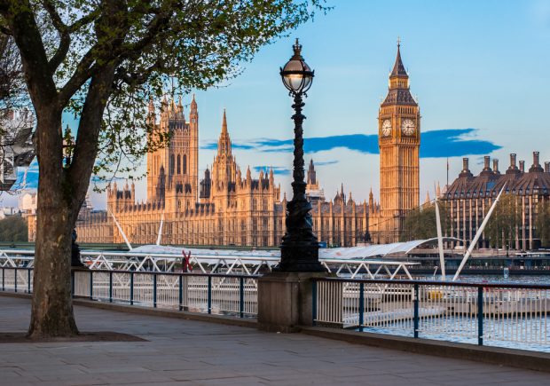 Queens-Walk-riverfront-620x435 Planning a Visit to the Best Places in London’s Southbank