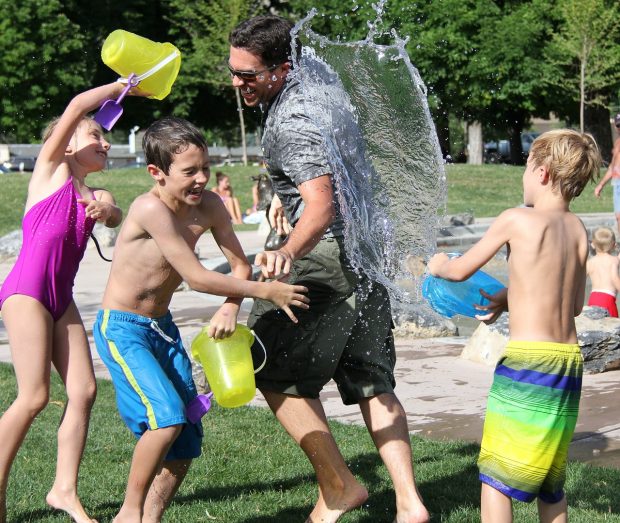 water-fight-442257_1280-620x523 How to Keep Kids Occupied on a Family Holiday