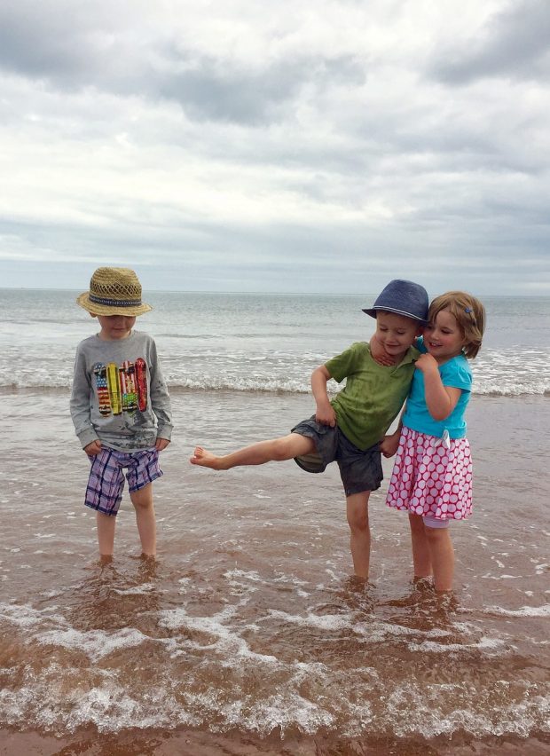 Family Holidays, Why Take Children to the Sea is Essential