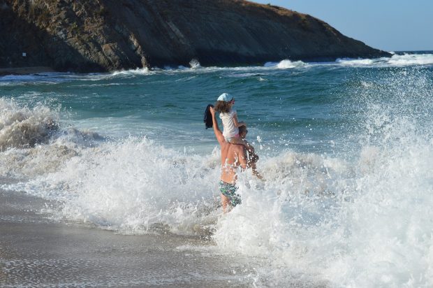 Family Holidays, Why Take Children to the Sea is Essential