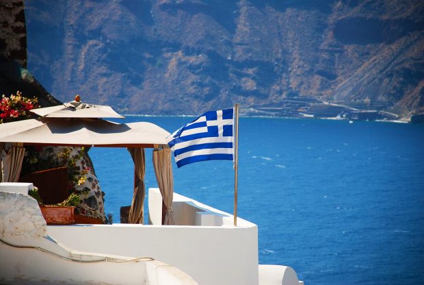 Santorini-Greece-1-620x416 6 Travel Myths about the Greek Islands