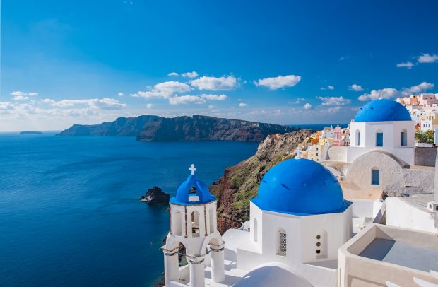 Santorini-Greece-620x406 6 Travel Myths about the Greek Islands