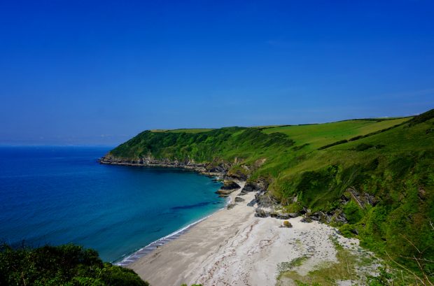 Cornwall-United-Kingdom-1-620x409 Five Incomparable Yet Beautiful Spots In The World