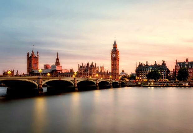 London-England-620x427 11 Best Countries to Combine Traveling and Studying Abroad