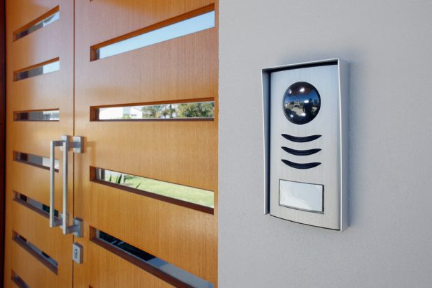 4 Tips to Choosing a Smart Doorbell 4 Tips to Choosing a Smart Doorbell