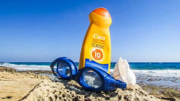 Top Tips To Keep Kids Safe And Comfortable On The Beach