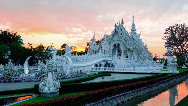 Wat-Rong-Khun-Thailand-620x349 The Place Where You Can Enjoy Your Vacation