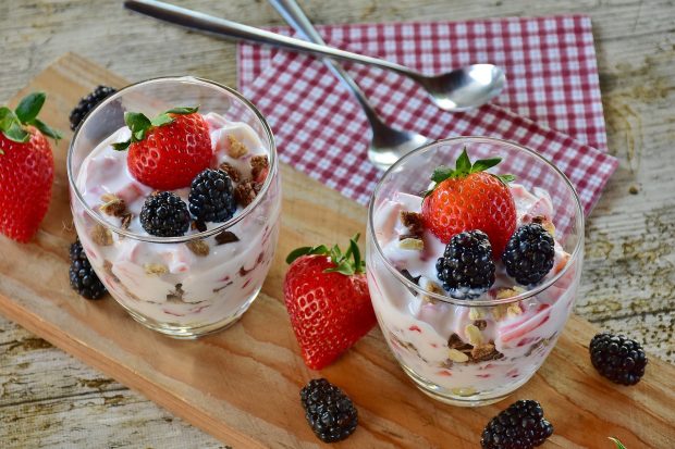 strawberry-dessert-2191973_1280-620x413 How To Deal With The Heat On Your Summer Getaway