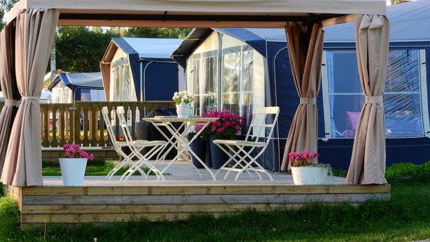 How to Give Your Garden a Gorgeous Makeover with Decking