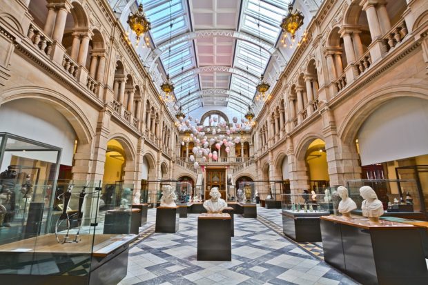 5 Things You Can Never Resist Doing in Glasgow