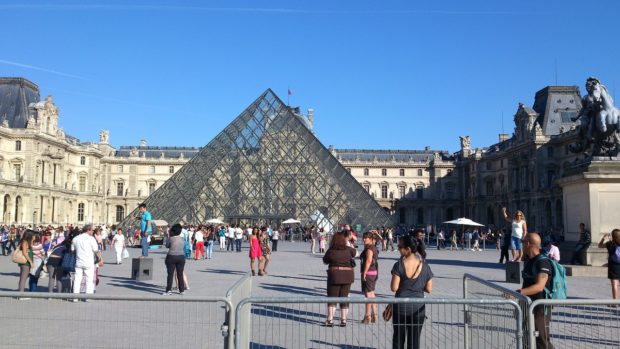 Experience the Parisian Lifestyle with Private Guided Tours in Paris