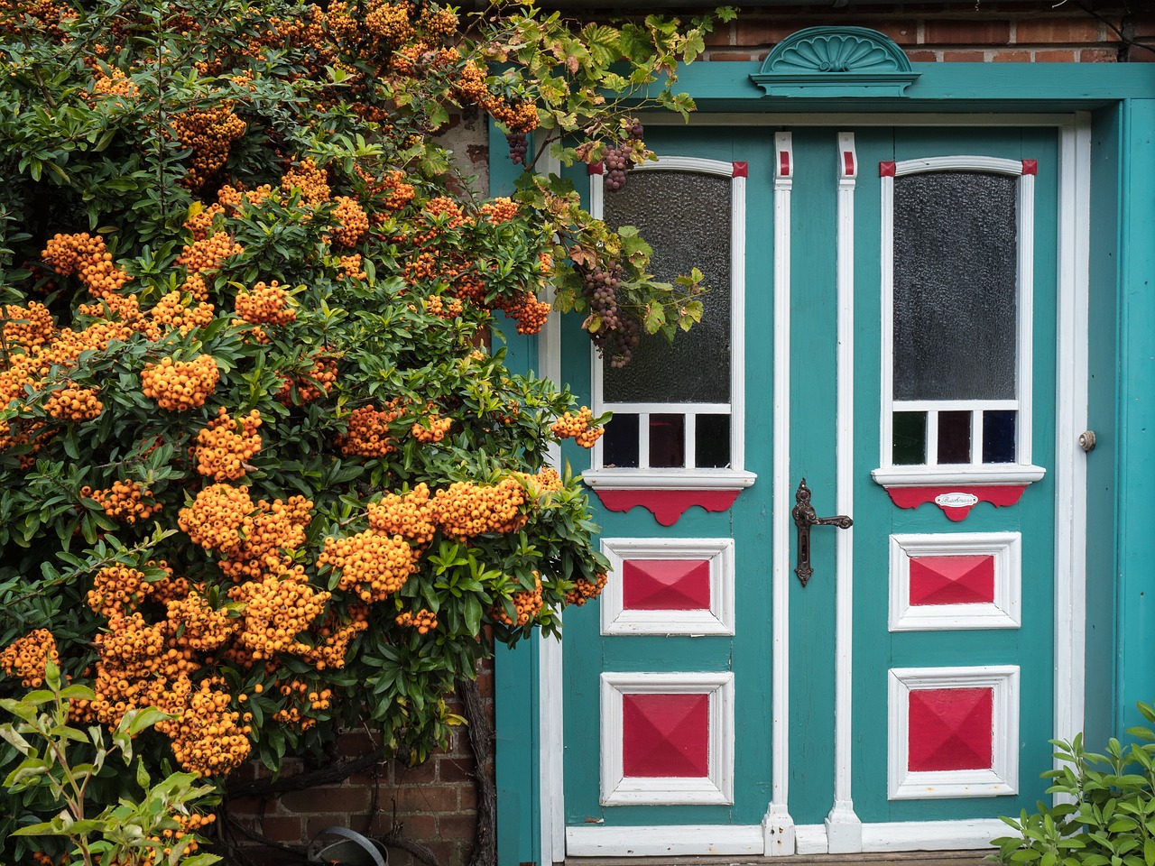 The Advantages of Installing Wooden Doors