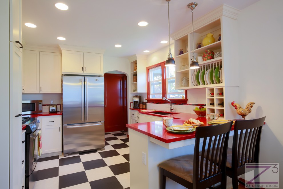 How to combine Retro and Modern styles with Two-Tone Kitchen