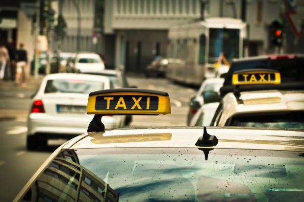 Book Maxi taxi For Stress-Free Roaming