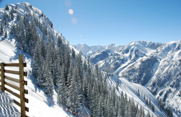 5 Snowboarding Destinations to Visit This Winter