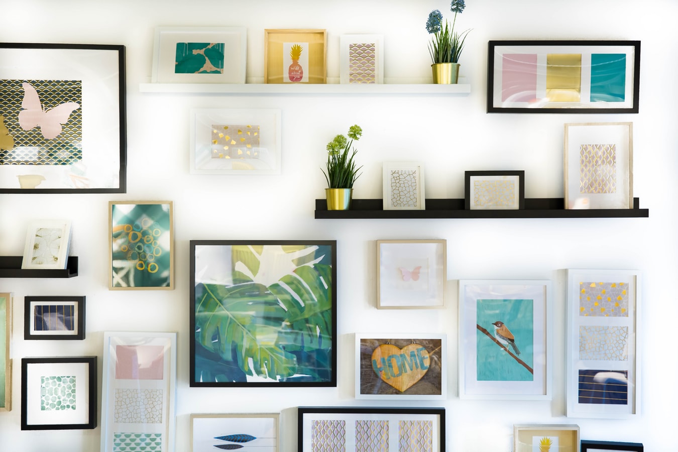 How to Pick the Right Framed Art to Give as a Gift