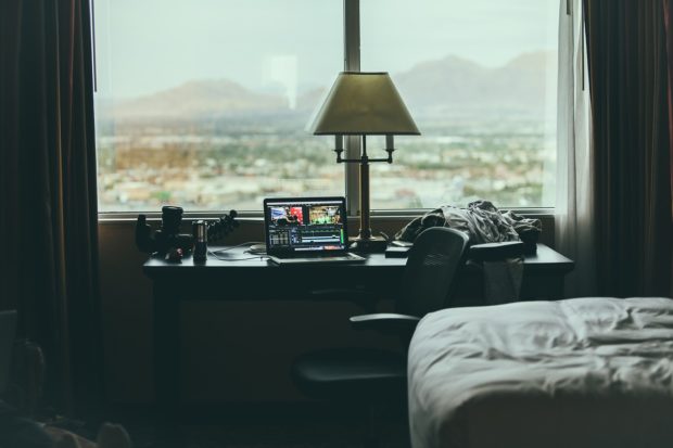 Pros and Cons of Airport Hotels For Business Travel
