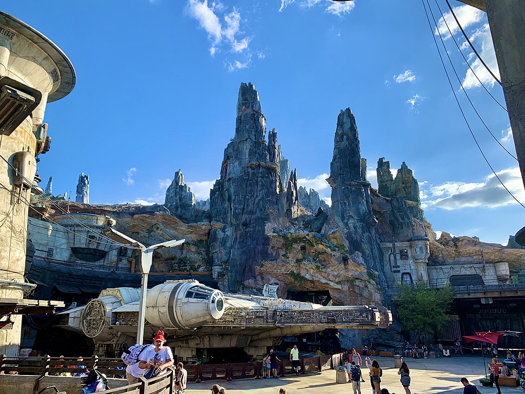 10 Affordable Hotels Close To Star Wars: Galaxy’s Edge That Won’t Leave Your Wallet In A Galaxy Far, Far Away!