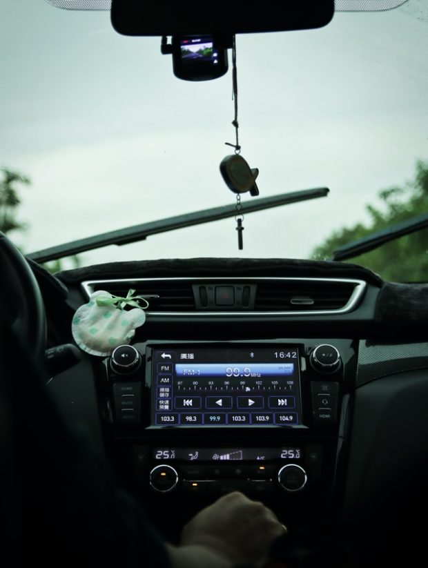 What Dashboard Installations Are Best for Road Trips?