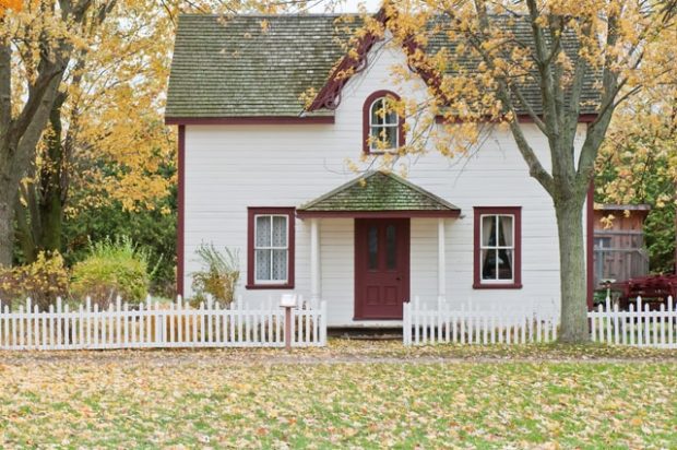 5 Lawn Maintenance Tips For Fall
