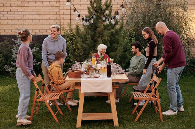 Smart Tips to Simplify Plans for Your Next Big Family Reunion