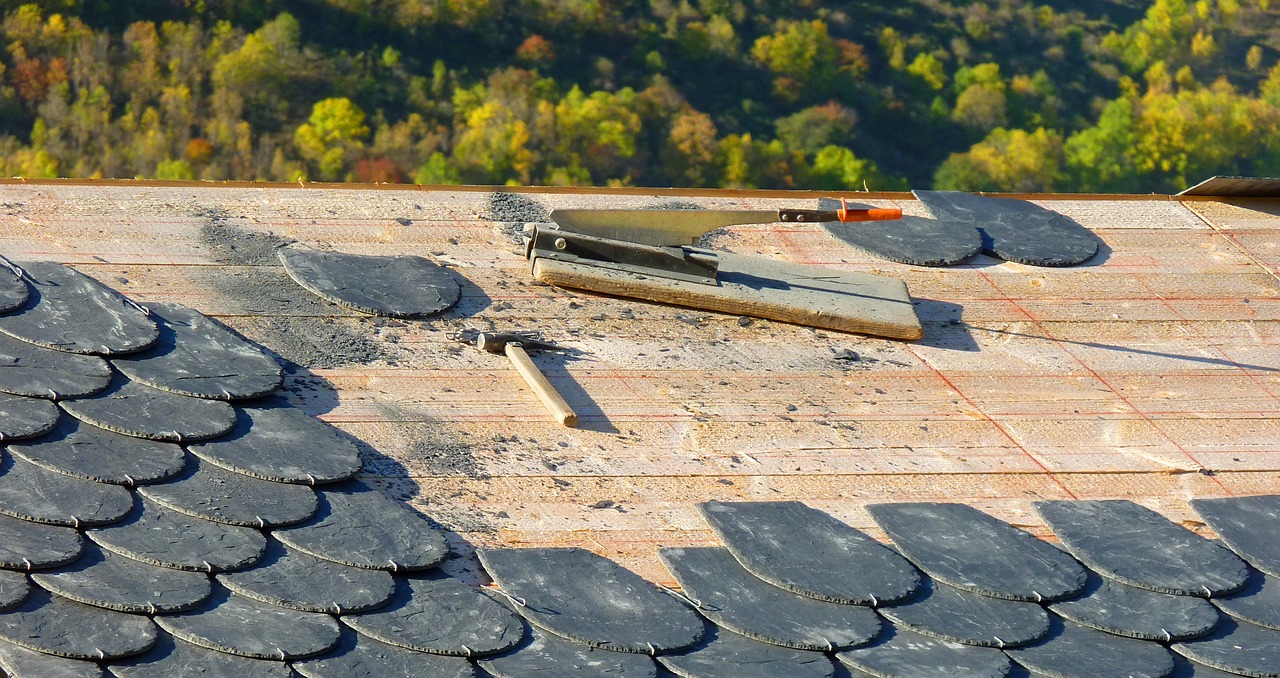 Benefits of Hiring a Roofing Contractor